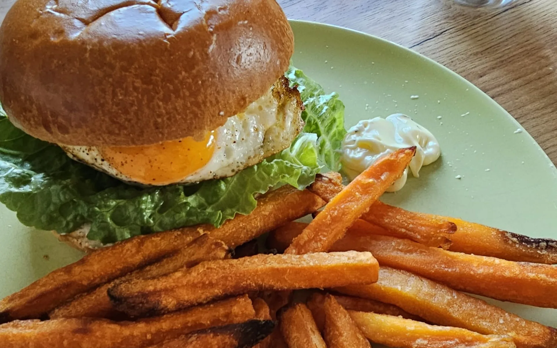 Classic Juicy Beef Burger